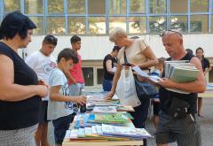 Mostar: Djeca razmjenjivala školske knjige